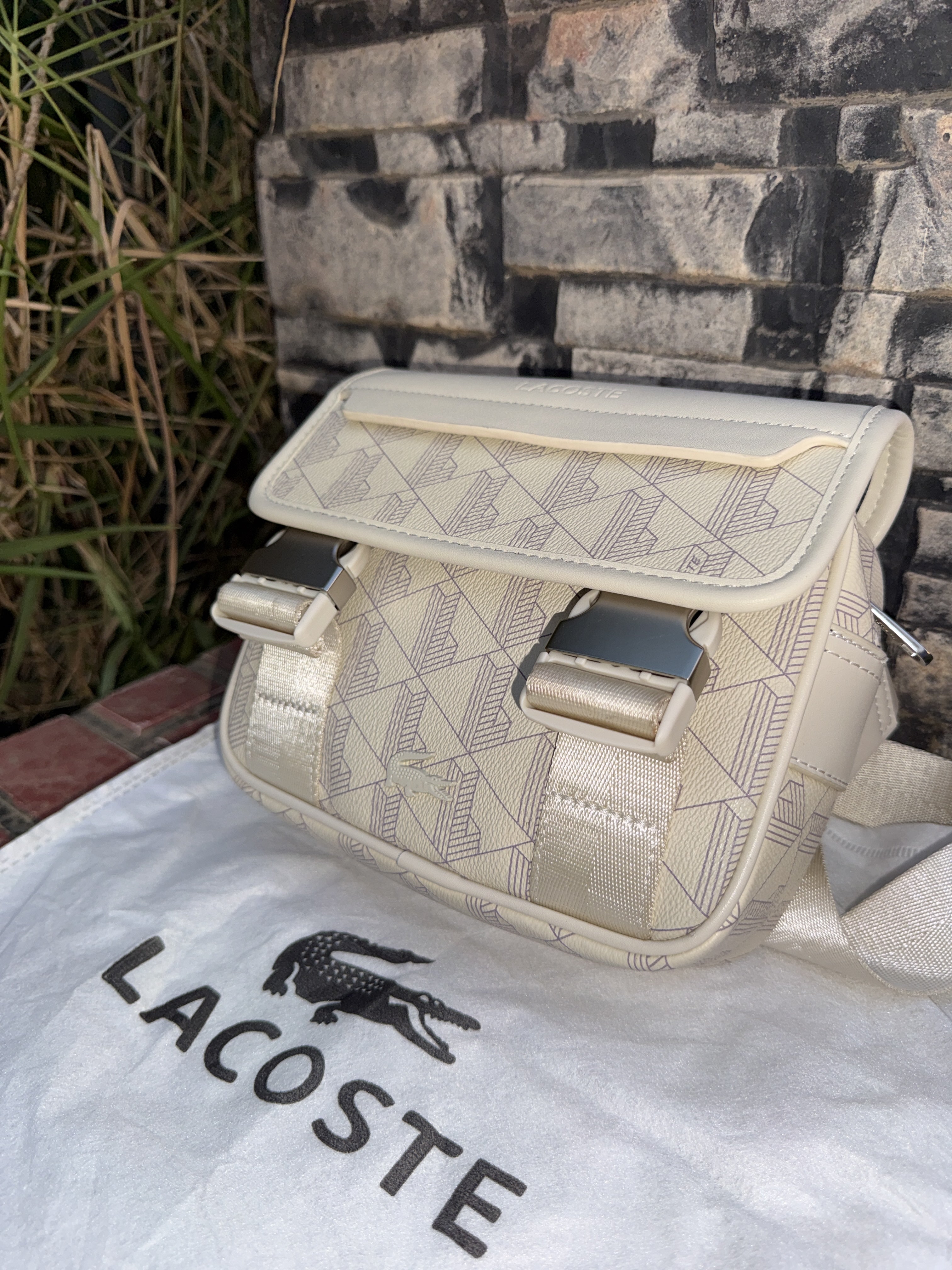 Sacoche lacoste monogramme