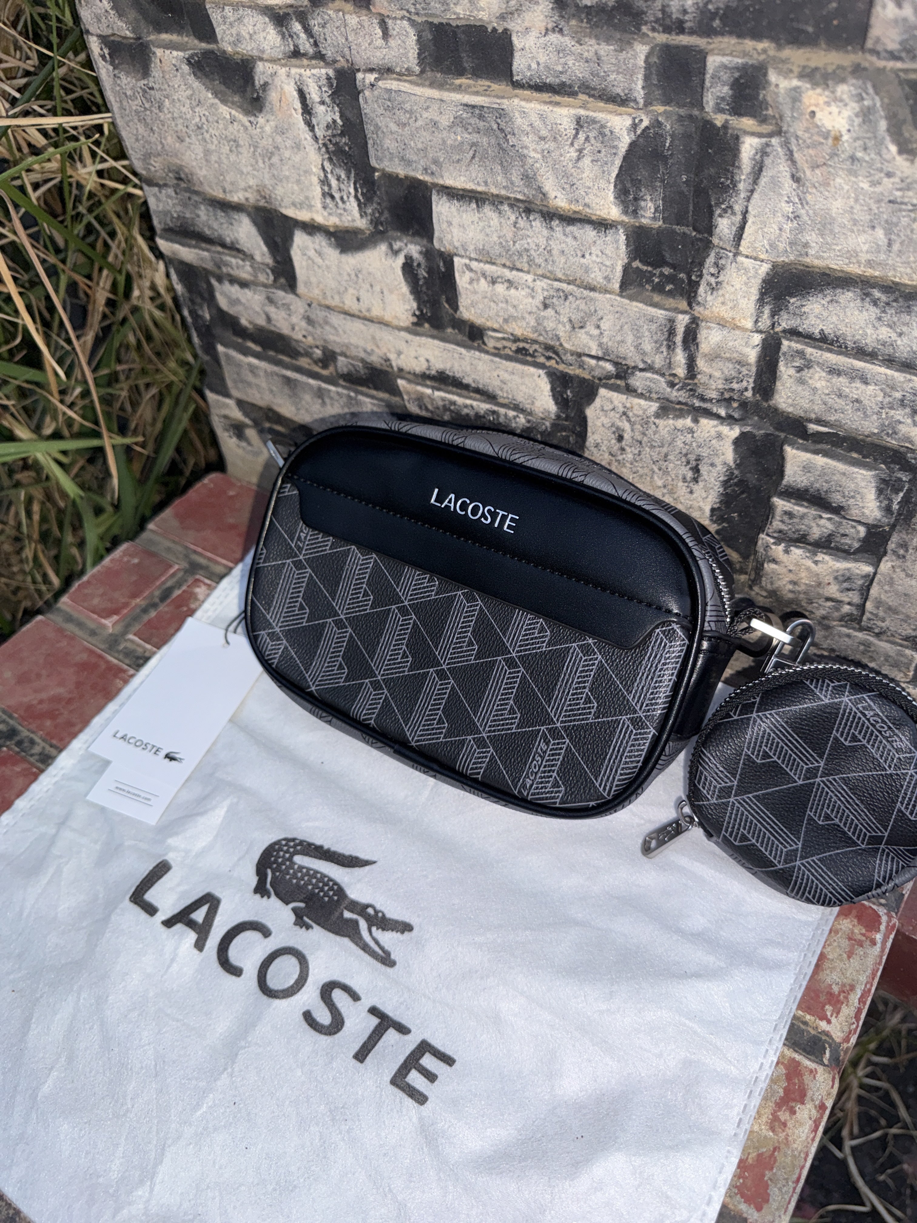 Sacoche Lacoste monogramme