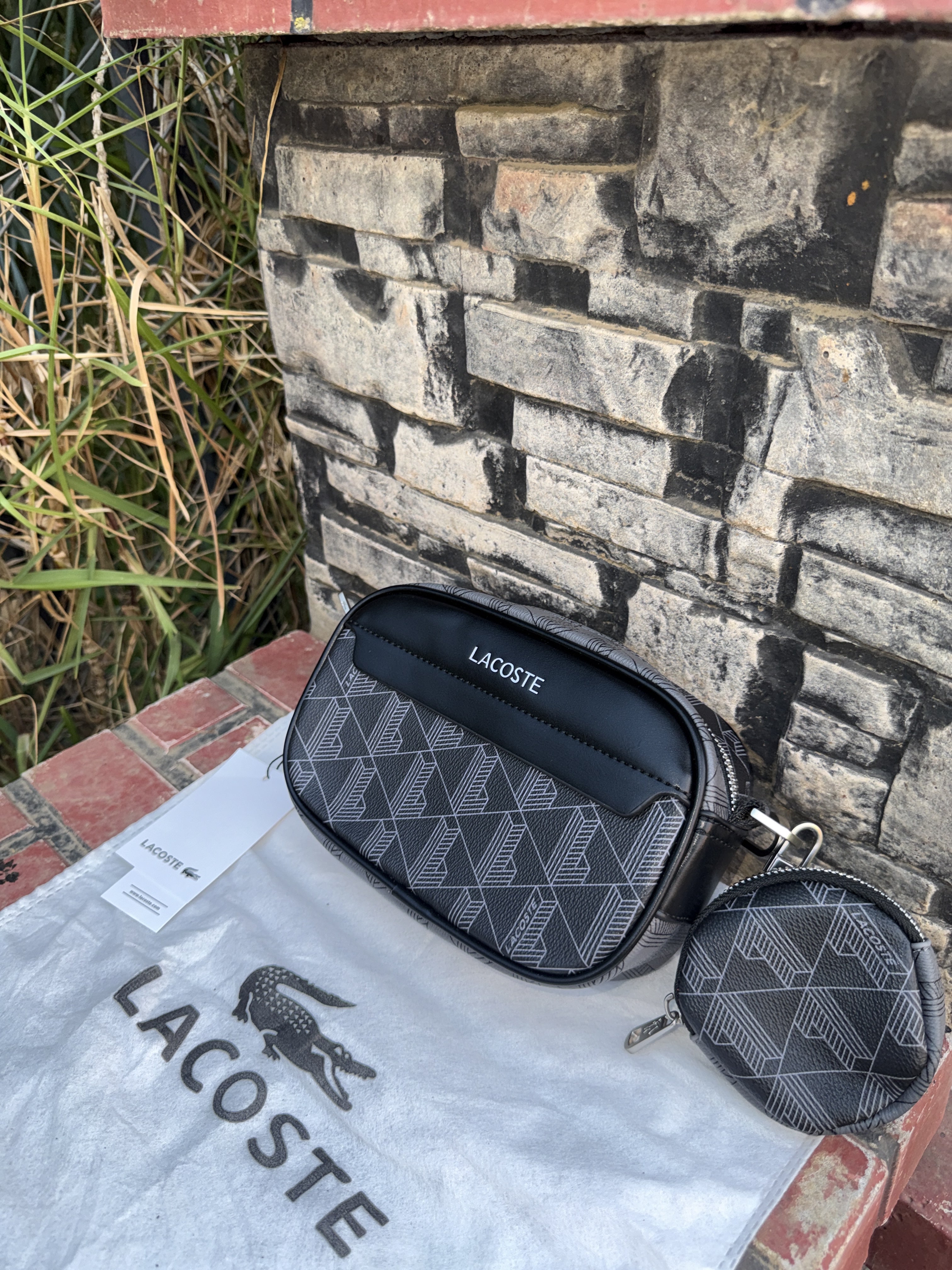 Sacoche Lacoste monogramme