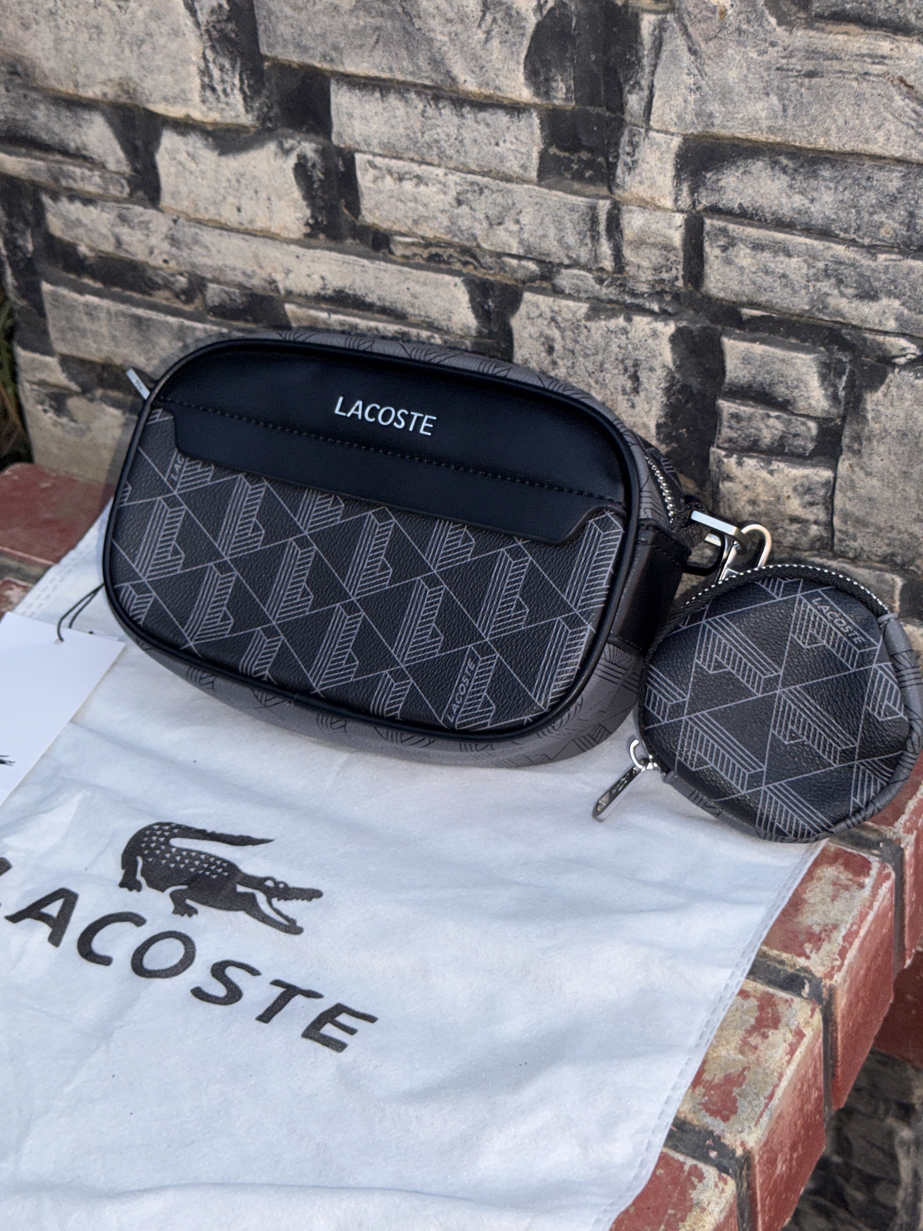Sacoche Lacoste monogramme