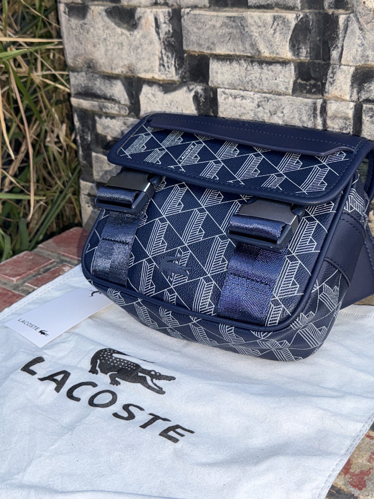 Sacoche lacoste monogramme
