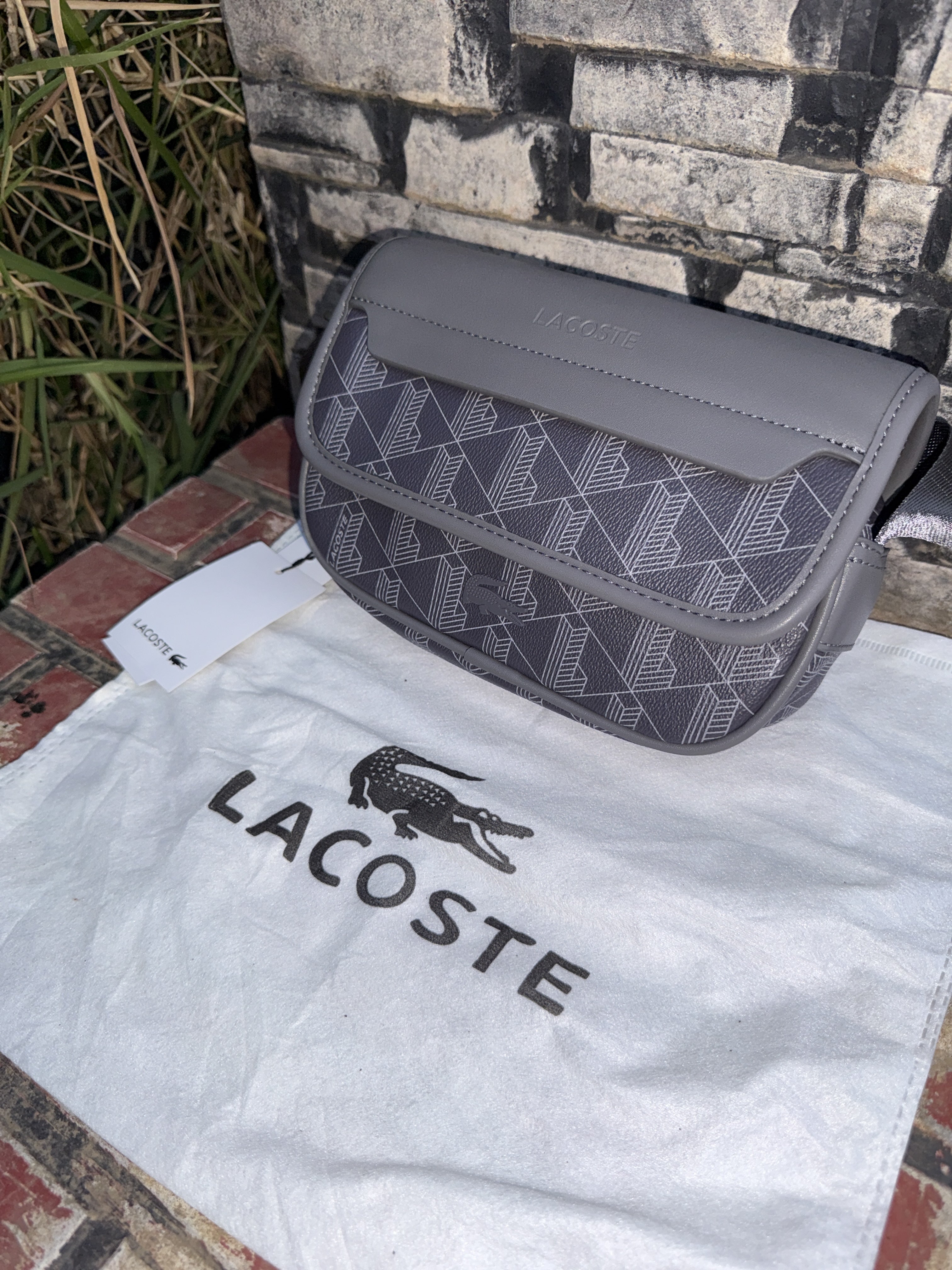 Sacoche Lacoste monogramme