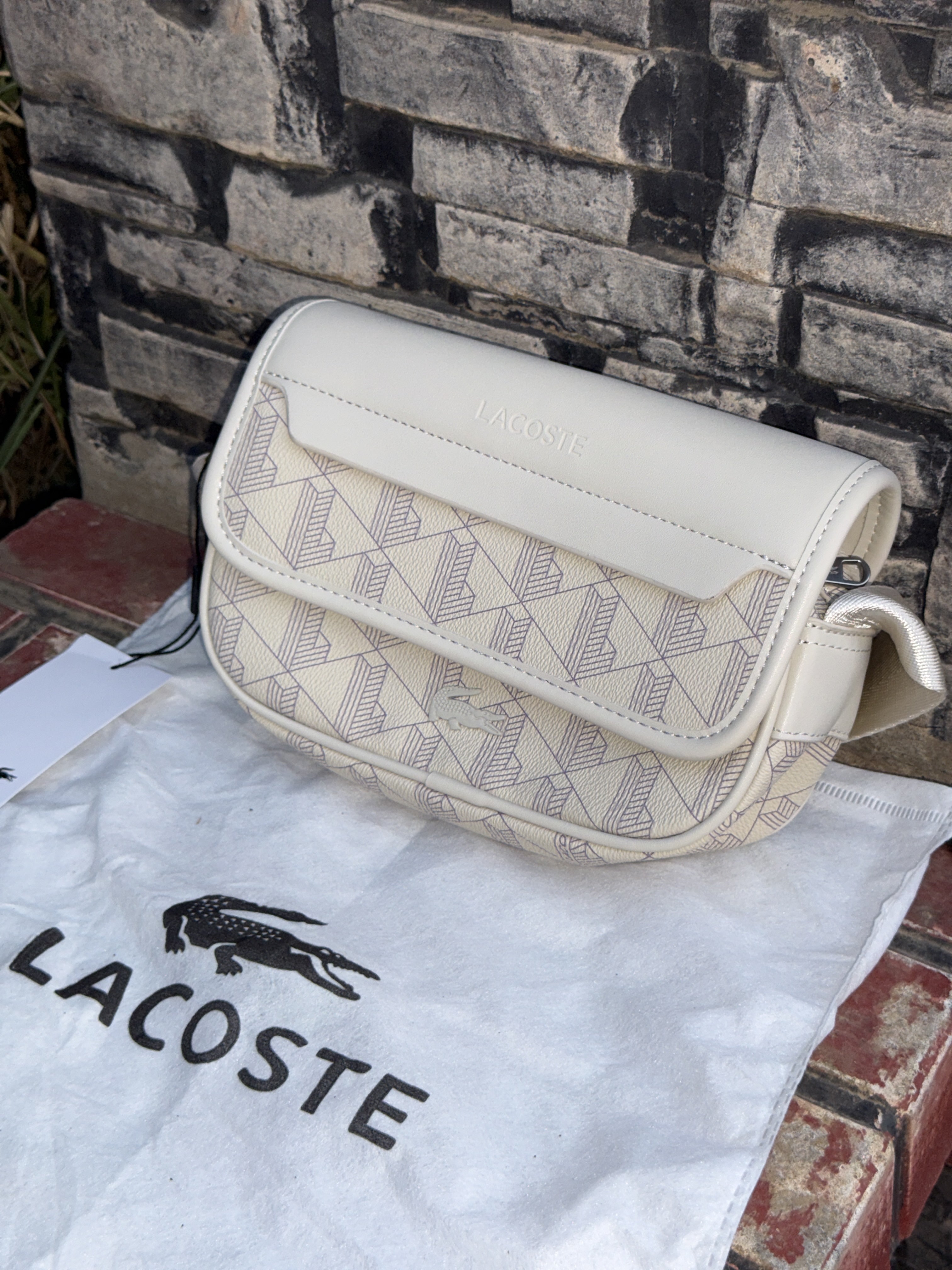 Sacoche Lacoste monogramme