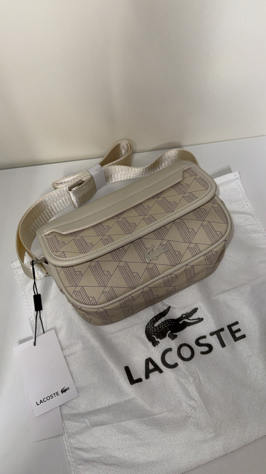 Sacoche Lacoste monogramme