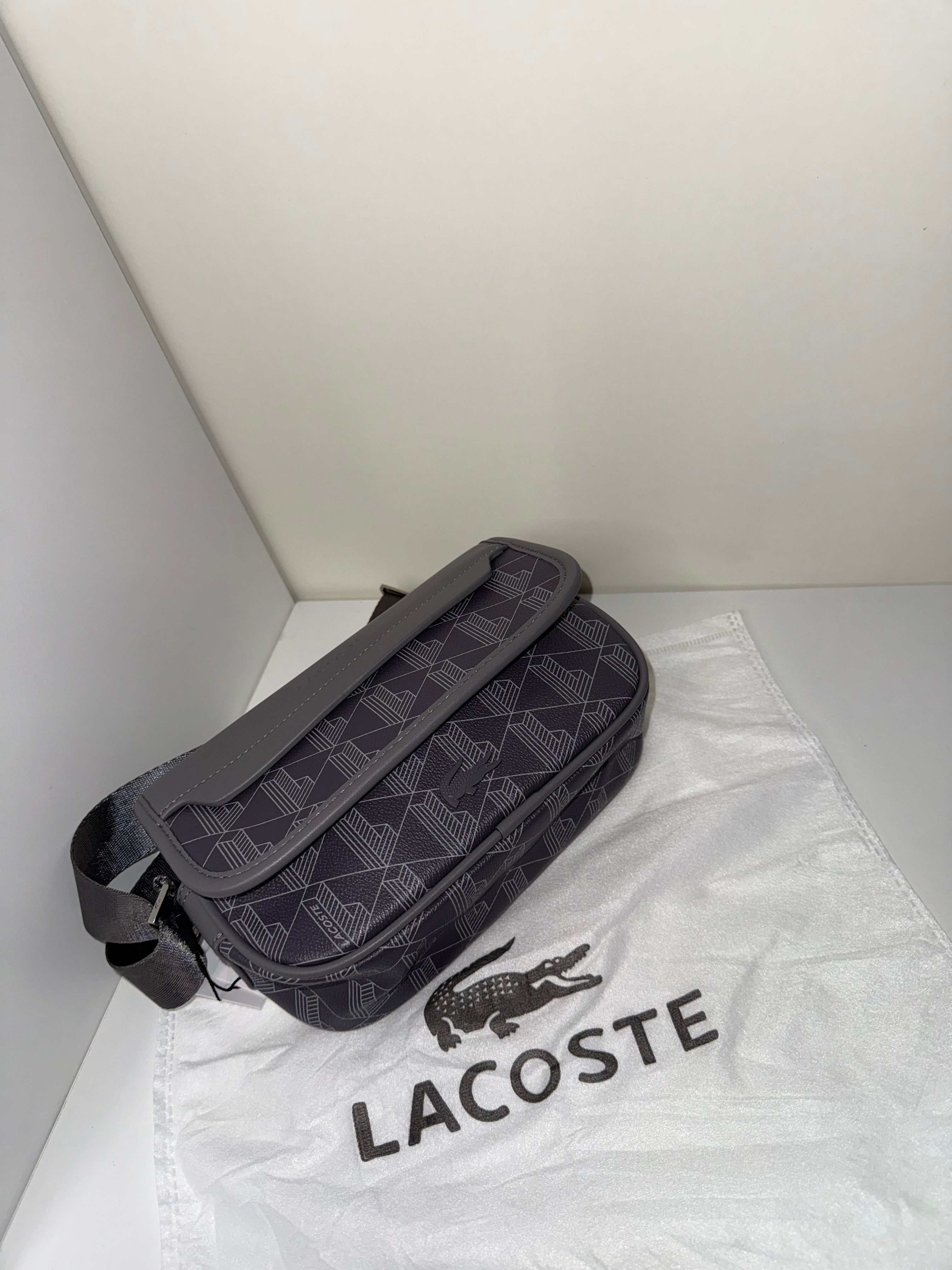 Sacoche Lacoste monogramme