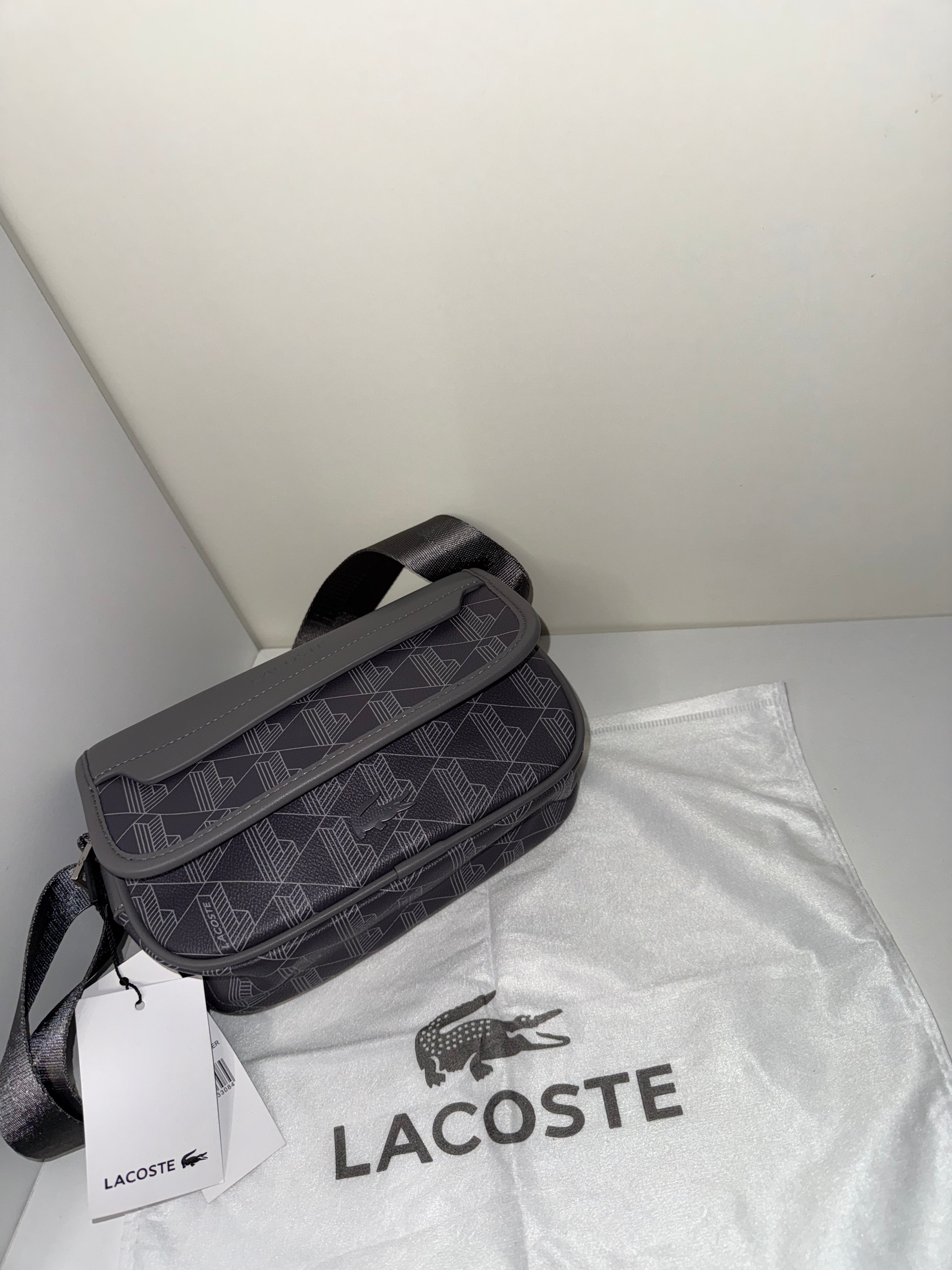 Sacoche Lacoste monogramme