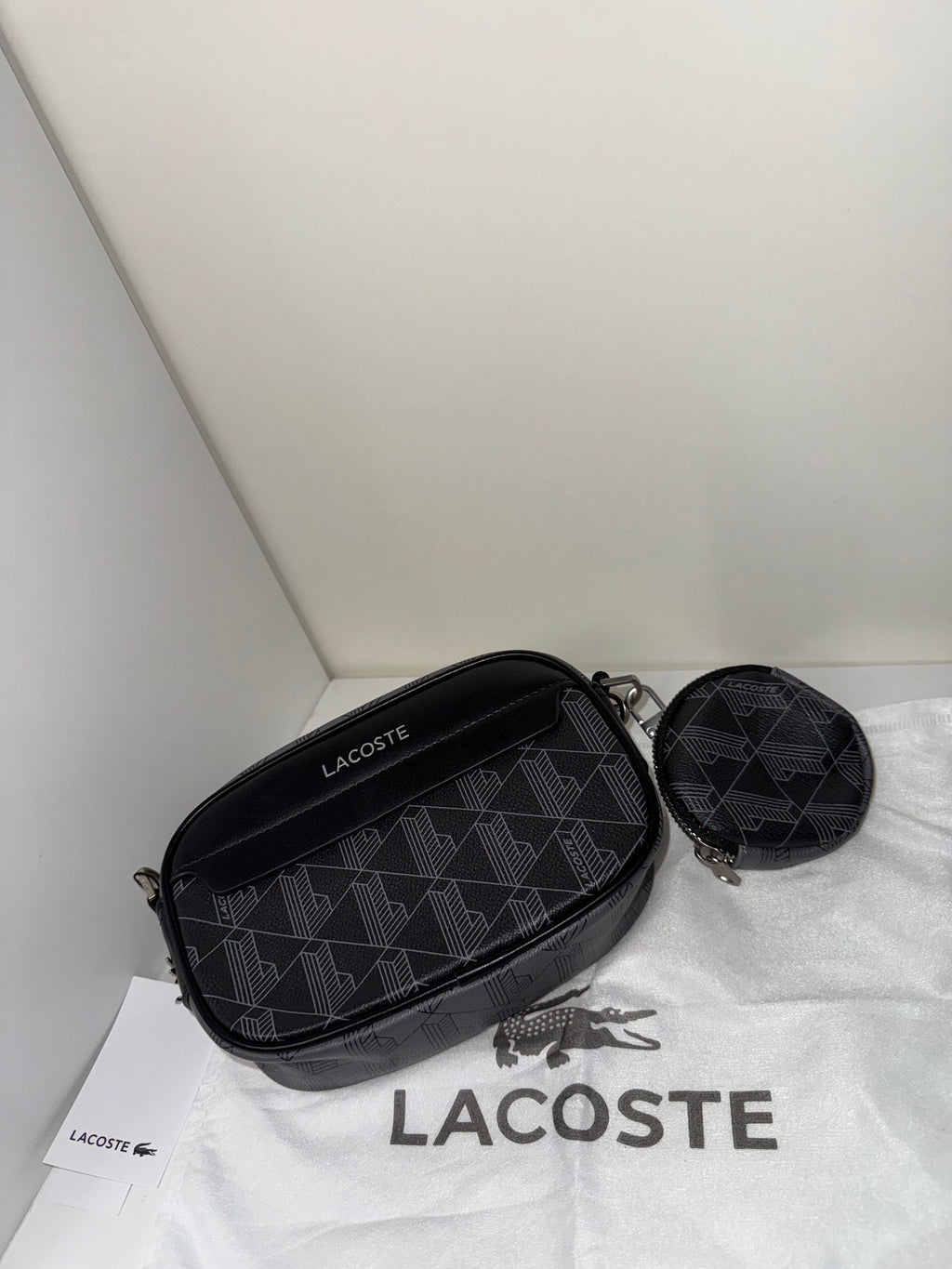 Sacoche lacoste monogramme