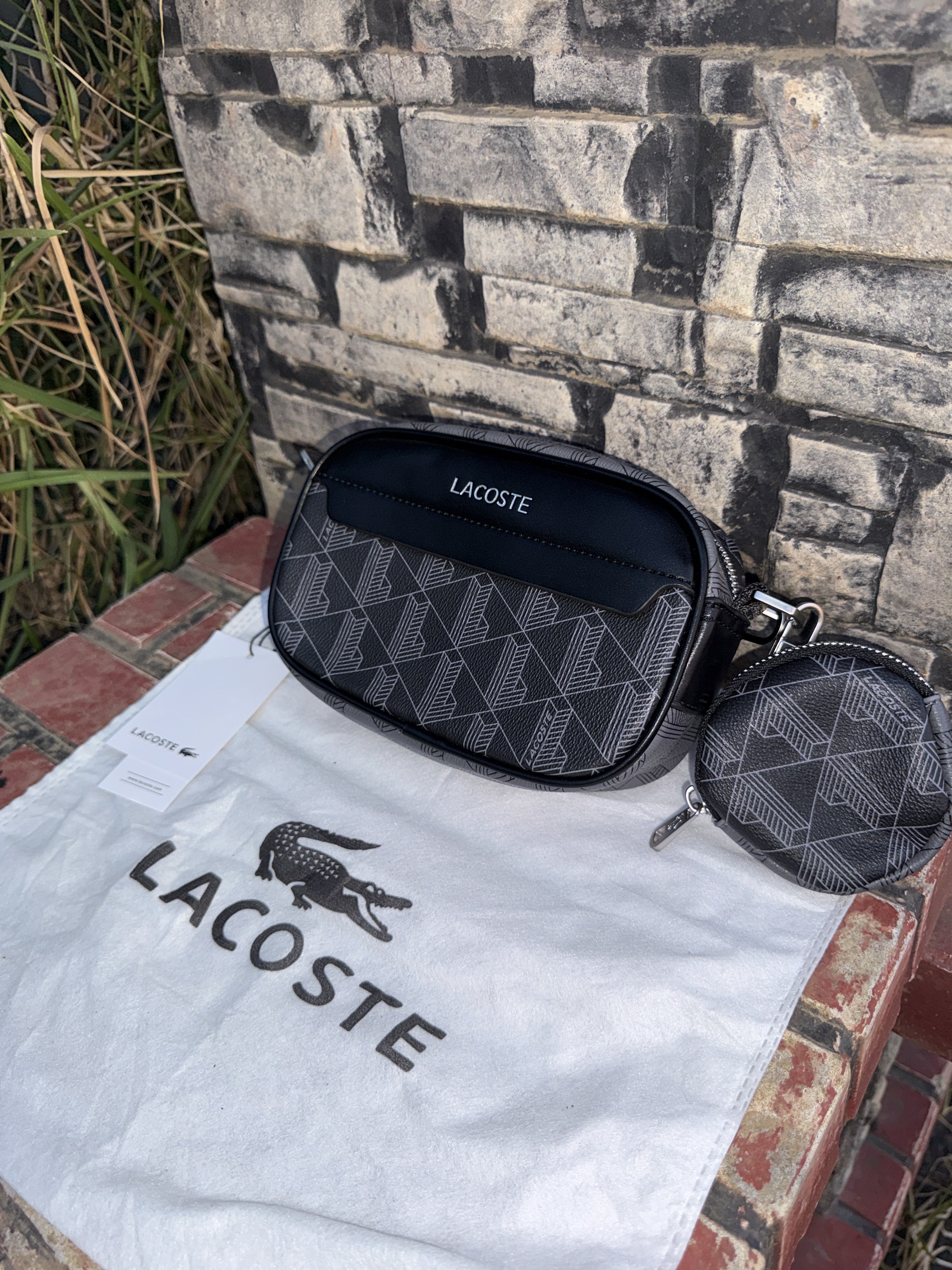 Sacoche lacoste monogramme