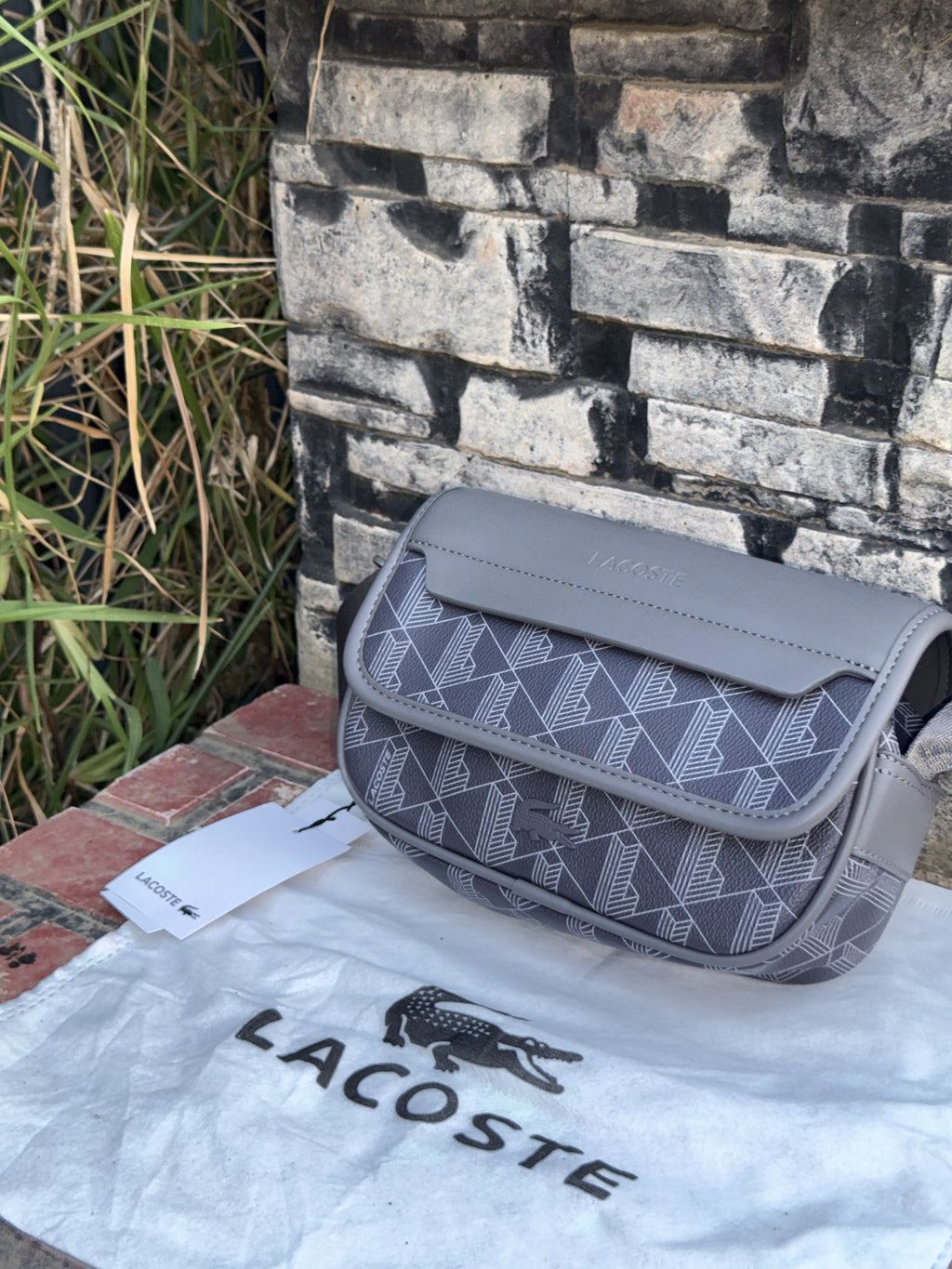 Sacoche lacoste monogramme
